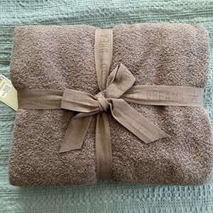 Barefoot Dreams throw blanket NWT